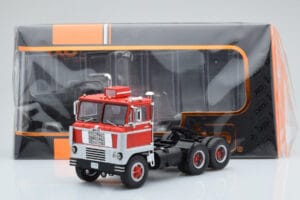 White 7400 Rot Silber IXO 1:43 TR170 Metall – Bild 5 von 5