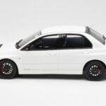 Mitsubishi Lancer Evo VIII MR FQ-400 Weiss Otto 1:18 - image 3 of 6