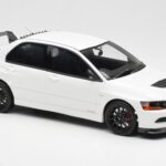 Mitsubishi Lancer Evo VIII MR FQ-400 Weiss Otto 1:18 - image 4 of 6