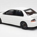 Mitsubishi Lancer Evo VIII MR FQ-400 Weiss Otto 1:18 - image 5 of 6
