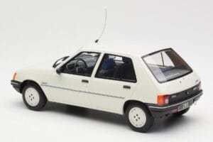 Peugeot 205 Junior Weiss Otto 1:18 OT463 Resin – Bild 5 von 6