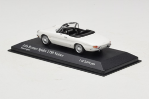 Alfa Romeo 1750 Spider Veloce Weiss Minichamps 1:43 400120530 Metall – Bild 3 von 4