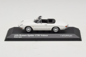 Alfa Romeo 1750 Spider Veloce Weiss Minichamps 1:43 400120530 Metall