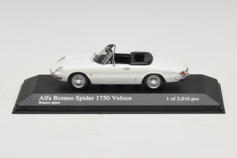 Alfa Romeo 1750 Spider Veloce Weiss Minichamps 1:43 400120530 Metall