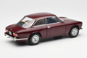 Alfa Romeo 2000 GTV Kastanienrot Norev 1:18 187916 Metall – Bild 3 von 8