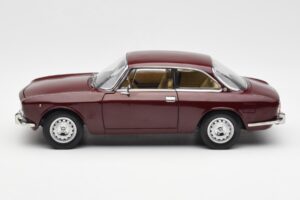 Alfa Romeo 2000 GTV Kastanienrot Norev 1:18 187916 Metall – Bild 4 von 8