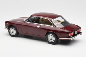 Alfa Romeo 2000 GTV Kastanienrot Norev 1:18 187916 Metall – Bild 7 von 8