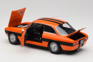 Alfa Romeo 2000 GTV Orange Norev 1:18 187918 Metall – Bild 5 von 8