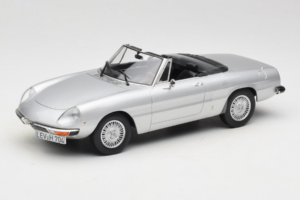 Alfa Romeo 2000 Spider Silber Norev 1:18 187884 Metall