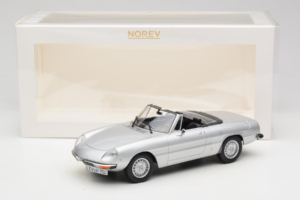 Alfa Romeo 2000 Spider Silber Norev 1:18 187884 Metall – Bild 6 von 6