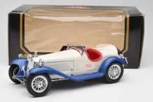 Alfa Romeo 2300 Spider Weiss & Blau Bburago 1:18 3008-M1 Metall – Bild 6 von 6