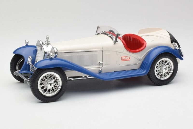 Alfa Romeo 2300 Spider Weiss & Blau Bburago 1:18 3008-M1 Metall