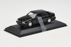 Alfa Romeo 75 3.0 V6 Schwarz Minichamps 1:43 403120463 Metall – Bild 2 von 4