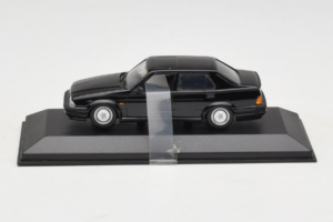 Alfa Romeo 75 3.0 V6 Schwarz Minichamps 1:43 403120463 Metall