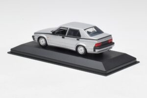 Alfa Romeo 75 3.0 V6 Silber Minichamps 1:43 400120461 Metall – Bild 3 von 4