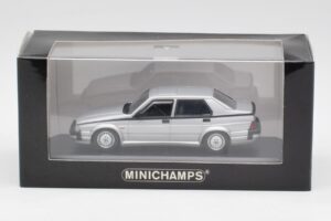 Alfa Romeo 75 3.0 V6 Silber Minichamps 1:43 400120461 Metall – Bild 4 von 4