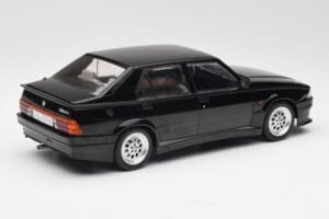 Alfa Romeo 75 Turbo Evoluzione Schwarz MCG 1:18 MCG18429 Metall – Bild 2 von 6
