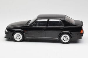 Alfa Romeo 75 Turbo Evoluzione Schwarz MCG 1:18 MCG18429 Metall – Bild 3 von 6