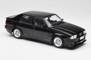 Alfa Romeo 75 Turbo Evoluzione Schwarz MCG 1:18 MCG18429 Metall – Bild 4 von 6