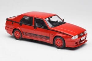 Alfa Romeo 75 Turbo Evoluzione Rot MCG 1:18 MCG18428 Metall – Bild 4 von 6