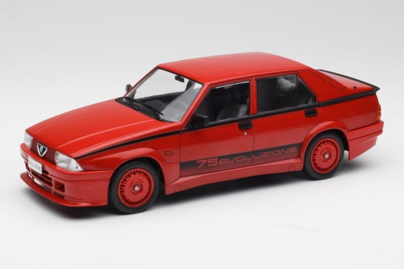 Alfa Romeo 75 Turbo Evoluzione Rot MCG 1:18 MCG18428 Metall