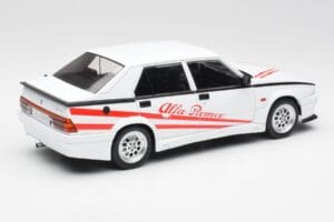 Alfa Romeo 75 Turbo Evoluzione Weiss MCG 1:18 MCG18430 Metall – Bild 2 von 6