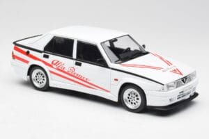 Alfa Romeo 75 Turbo Evoluzione Weiss MCG 1:18 MCG18430 Metall – Bild 4 von 6