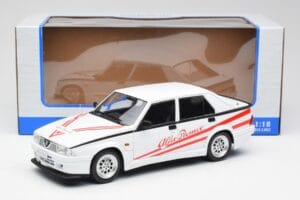 Alfa Romeo 75 Turbo Evoluzione Weiss MCG 1:18 MCG18430 Metall – Bild 6 von 6