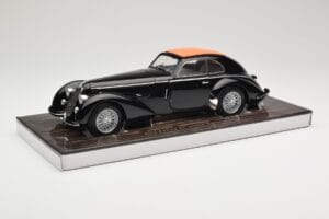 Alfa Romeo 8C 2900B Lungo Schwarz Minichamps 1:18 100120421 Metall – Bild 3 von 8