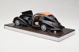 Alfa Romeo 8C 2900B Lungo Schwarz Minichamps 1:18 100120421 Metall – Bild 5 von 8