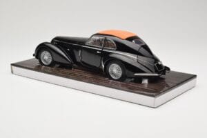 Alfa Romeo 8C 2900B Lungo Schwarz Minichamps 1:18 100120421 Metall – Bild 7 von 8