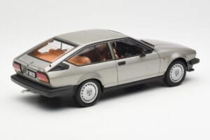 Alfa Romeo Alfetta GTV 2.0 Grau Metallic AUTOart 1:18 70147 Metall – Bild 3 von 8