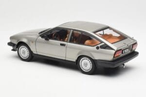 Alfa Romeo Alfetta GTV 2.0 Grau Metallic AUTOart 1:18 70147 Metall – Bild 7 von 8