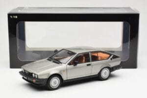 Alfa Romeo Alfetta GTV 2.0 Grau Metallic AUTOart 1:18 70147 Metall – Bild 8 von 8