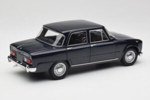 Alfa Romeo Giulia 1300 Blau Minichamps 1:18 180120905 Metall – Bild 3 von 8