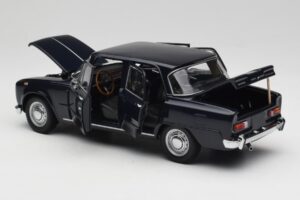 Alfa Romeo Giulia 1300 Blau Minichamps 1:18 180120905 Metall – Bild 5 von 8