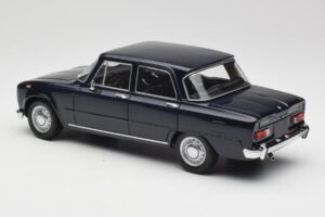 Alfa Romeo Giulia 1300 Blau Minichamps 1:18 180120905 Metall – Bild 7 von 8