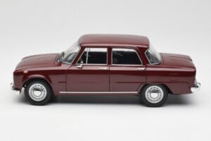 Alfa Romeo Giulia 1300 Dunkelrot Minichamps 1:18 180120906 Metall – Bild 4 von 8