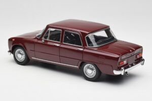 Alfa Romeo Giulia 1300 Dunkelrot Minichamps 1:18 180120906 Metall – Bild 7 von 8