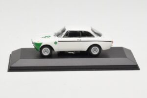 Alfa Romeo Giulia 1300 GTA Junior Weiss Minichamps 1:43 400120601 Metall