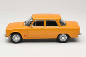 Alfa Romeo Giulia 1300 Super Orange Minichamps 1:18 180120900 Metall – Bild 4 von 8