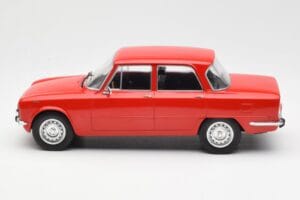 Alfa Romeo Giulia Nuova Super Rot MCG 1:18 MCG18145 Metall – Bild 3 von 6