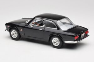 Alfa Romeo Giulia Sprint GTA Schwarz Road Signature 1:18 92348 Metall – Bild 7 von 8
