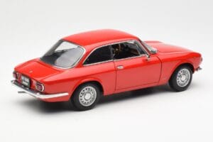 Alfa Romeo GT 1300 Junior LHD Rot AUTOart 1:18 70131 Metall – Bild 3 von 8