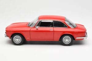 Alfa Romeo GT 1300 Junior LHD Rot AUTOart 1:18 70131 Metall – Bild 4 von 8