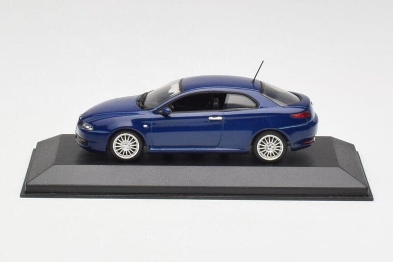 Alfa Romeo GT Dark Blue Metallic Minichamps 1:43 400120326 Metall