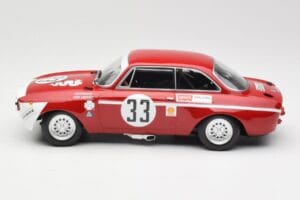 Alfa Romeo GTA 1300 Junior #33 T. Hezemans / G. van Lennep Division 1 Winners 4 Hours of Jarama 1972 Minichamps 1:18 15572123 – Bild 3 von 6