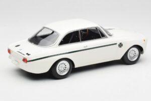 Alfa Romeo GTA 1300 Junior Weiss Minichamps 1:18 155120021 Metall – Bild 2 von 6