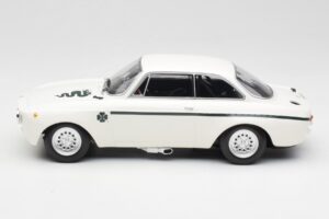 Alfa Romeo GTA 1300 Junior Weiss Minichamps 1:18 155120021 Metall – Bild 3 von 6