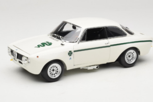 Alfa Romeo GTA 1300 Junior Weiss Minichamps 1:18 100120501 Metall